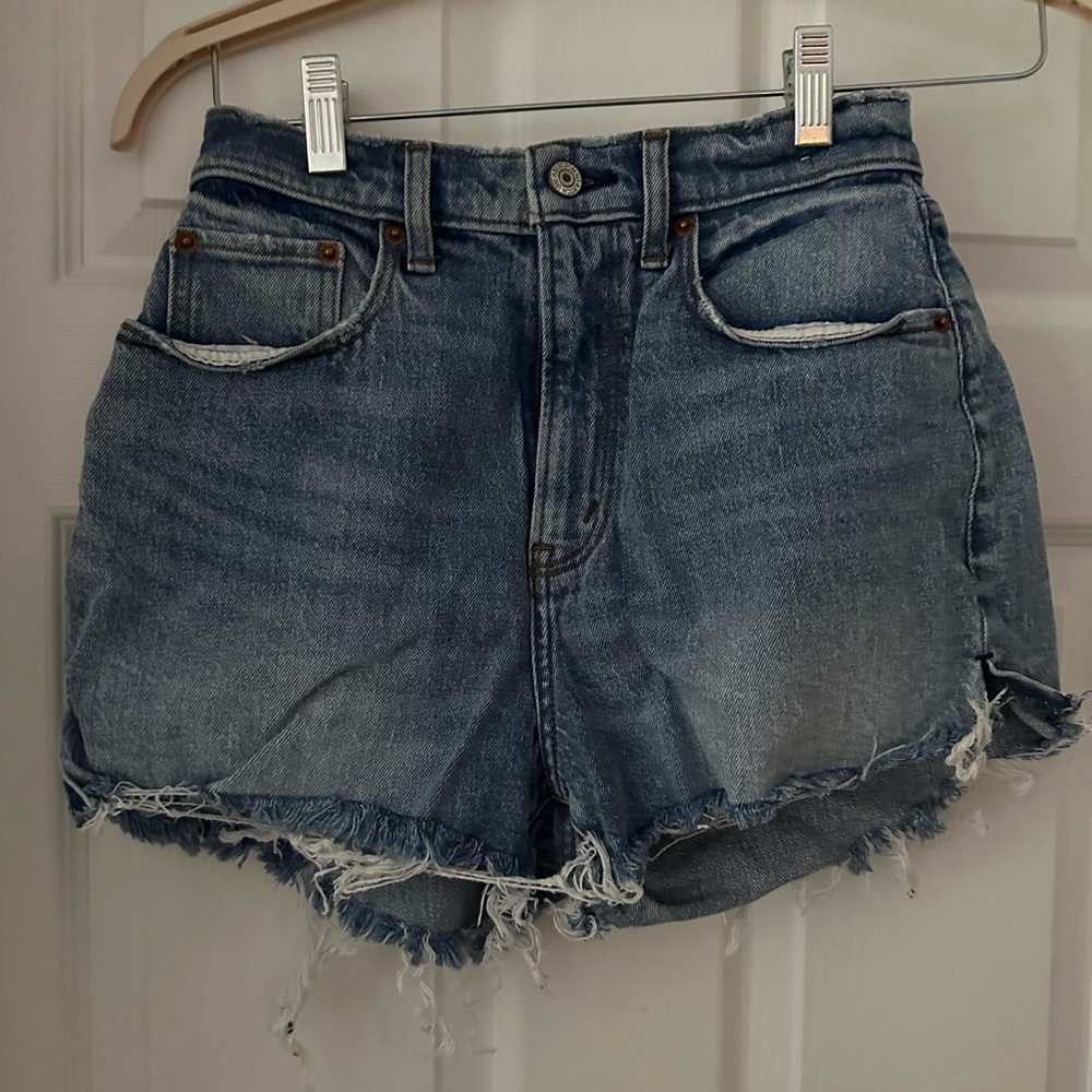High waisted, A&F curve love jean shorts. Size 0 heart decal on pocket: